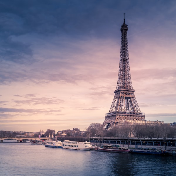 Paris Turları arka plan görseli